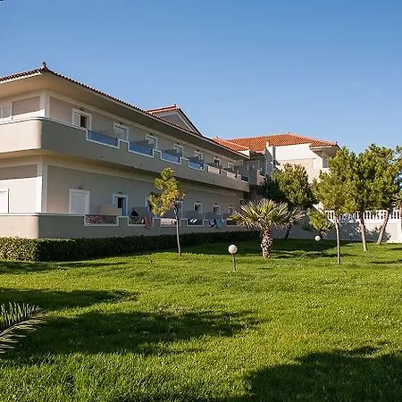 Louros & Hotel 2*