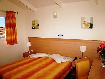 Hotel Louros & 2*